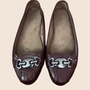 Handsome leather flats.  Reddish Brown color